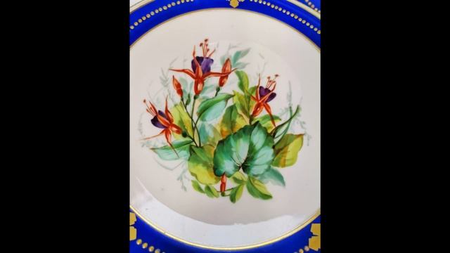 7 тарелок с цветочной росписью