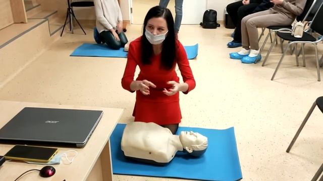 Елена Дружнова учится оказанию первой помощи.Проект "СПАСИ БЛИЖНЕГО"(автор - Загир Агапов). смотреть онлайн