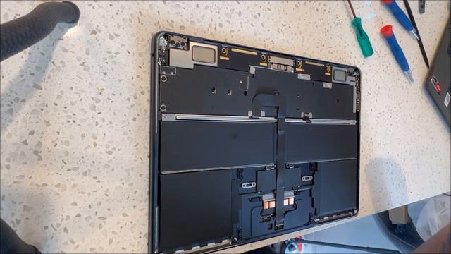 DIY Macbook a2681 LCD Repair - Fix Your Broken Screen at Home! Part 1 смотреть онлайн
