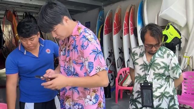 阿富汗校长在大海里疯狂摆造型，直呼这里真漂亮，竟然还会游泳！【藏锋Kevin】 смотреть онлайн