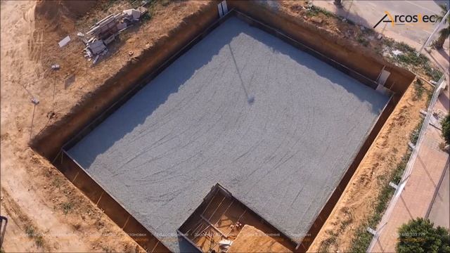 Котлован и ж/б плита для фундамента, строительство в Испании смотреть онлайн