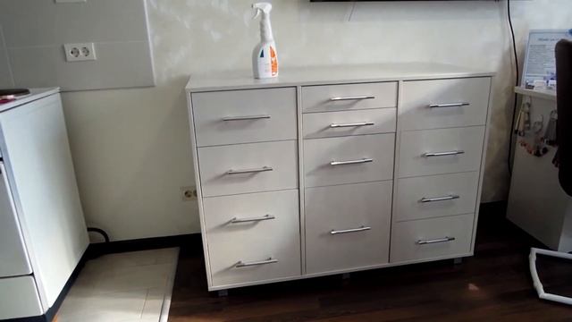 Организация рабочего места мастера маникюра / Комод для хранения товаров для маникюра