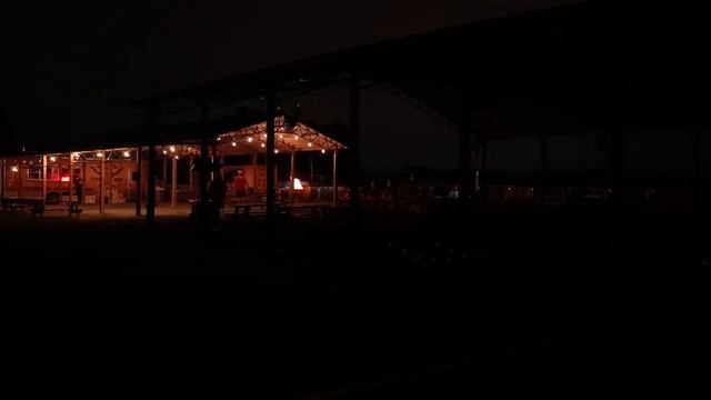 14-часовое приготовление свинины на 1 новом барбекю в Северной Каролине.