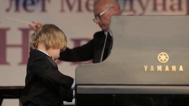 Елисей Мысин и Владимирский Губернаторский симфонический оркестр смотреть онлайн