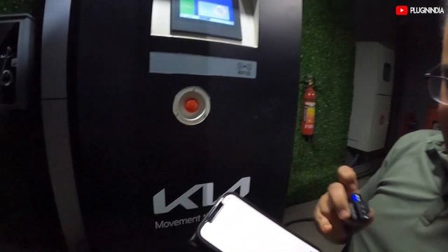 Real Life EV Story: KIA EV6 - 150 kW DC Fast Charging Demo смотреть онлайн