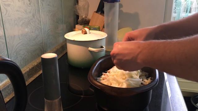 Добавление лука в мясо) смотреть онлайн