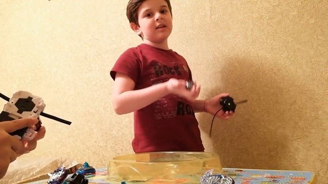 Открываем блейблейд бёрст. Выиграет ли он спрайзена S3, вальтрика, луинора L3, экскалиусаX3,леопард смотреть онлайн