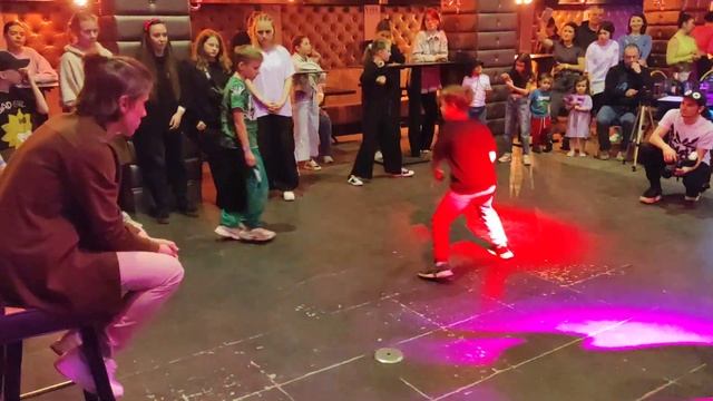 6-9 лет, 1/2, Flow Lev vs Слава смотреть онлайн