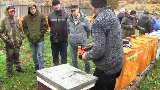 улей в верх ногами. разворот на 180,потребление меда меньше зимой с 10 кг до 4 кг (2-часть) смотреть онлайн