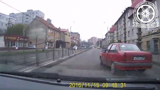 Не уступил на Горького в Калининграде. 15.11.16 смотреть онлайн