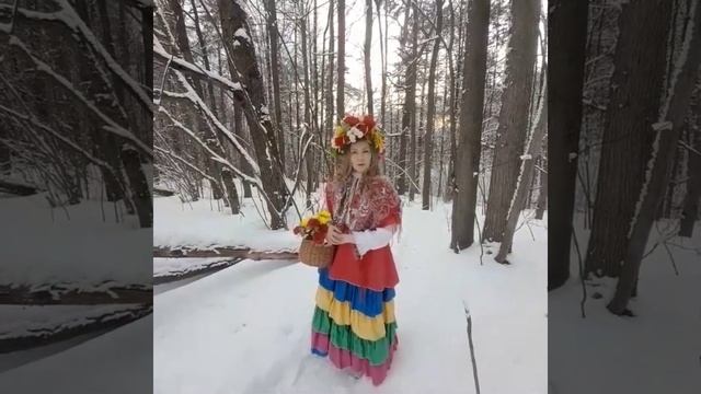 По старой, доброй традиции женщин в день женщины поздравляют женщины. Не буду нарушать традицию. смотреть онлайн