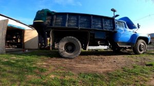 ЗИЛ против Лома! Меняю колесо! прикипели гайки сломал лом!