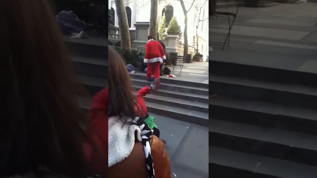 Негры санты танцующие брейк :) смотреть онлайн