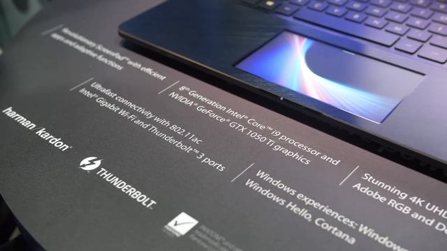 Uno schermo al posto del Trackpad? Geniale o inutile? смотреть онлайн