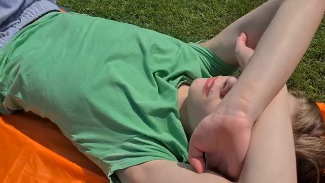 Куриные крылышки на шампурах. Наши будни, с раннего утра и до самого вечера смотреть онлайн