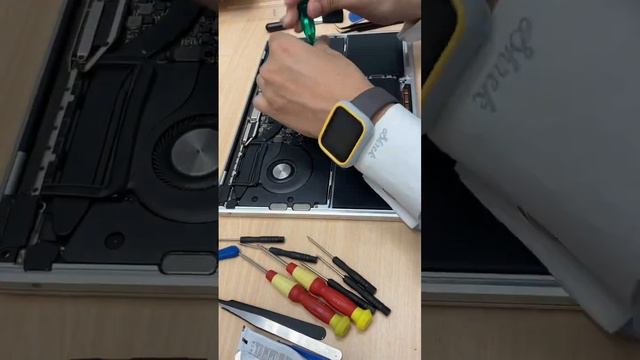 MacBook Pro 2017(A1708) 電池更換 смотреть онлайн