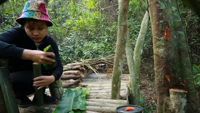 Solo Camping Overnight And Cooking In The Trees - Cook Lam Rice, Grilled Meat - Episode 12 смотреть онлайн