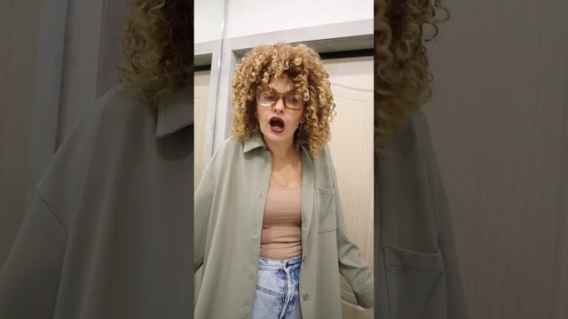 какого цвета у тебя сейчас ногти? у меня синие #shorts смотреть онлайн