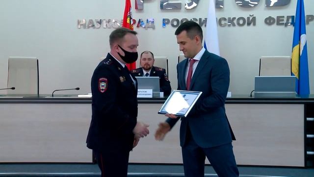 ПОЛИЦЕЙСКИХ РЕУТОВА ПОЗДРАВИЛИ С ПРОФЕССИОНАЛЬНЫМ ПРАЗДНИКОМ 11.11.21 смотреть онлайн