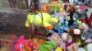 КАК ВСЕГДА ВЫИГРЫВАТЬ ОГРОМНЫЕ ИГРУШКИ В ХВАТАЙКЕ??? / ПОКЕМОНЫ В АВТОМАТЕ С ИГРУШКАМИ БУДУТ МОИМИ