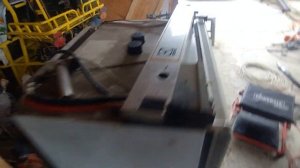 Снимаем газовый холодильник в автодоме перед тем как поставим компрессорный.