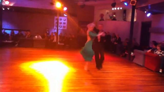 Janneke & Jeroen - Demonstratie Rumba смотреть онлайн