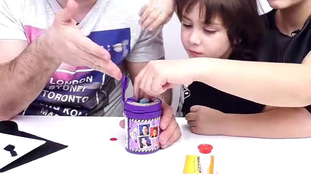 ❓ ЭКСТРЕМАЛЬНЫЙ ЧЕЛЛЕНДЖ до ТОШНОТЫ Вкусные Носки СОБАЧИЙ КОРМ Что на лбу БЕЗУМНЫЙ ХУДОЖНИК Кикидо смотреть онлайн