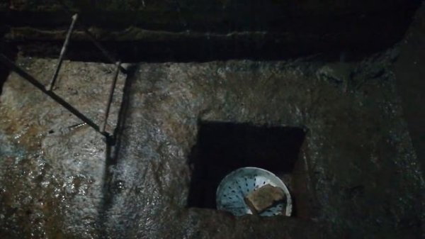 Вода в погребе. Как остановить течь? Нужен совет.