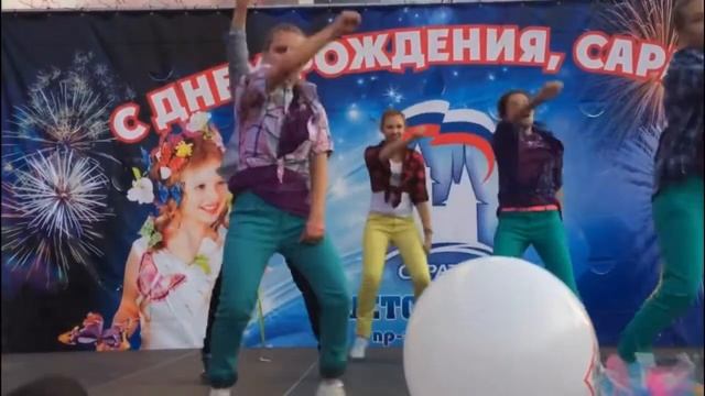 Хип хоп танцы для начинающих\\\выступали на день города ? #танцы #dance #хипхоп #рек #музыка #движ смотреть онлайн