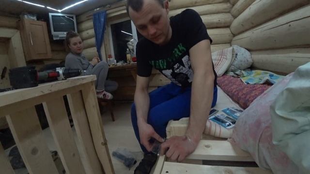 Современная лесная изба | Переделали кровати | Установили плиту | Шампиньоны на углях смотреть онлайн