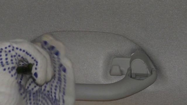 VW Polo Sedan - как снять потолочную ручку салона