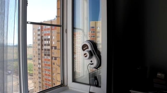 КАК ПОМЫТЬ ОКНА СНАРУЖИ на высоком этаже / ОБЗОР и ТЕСТ ДРАЙВ робота Window Cleaning Robot смотреть онлайн