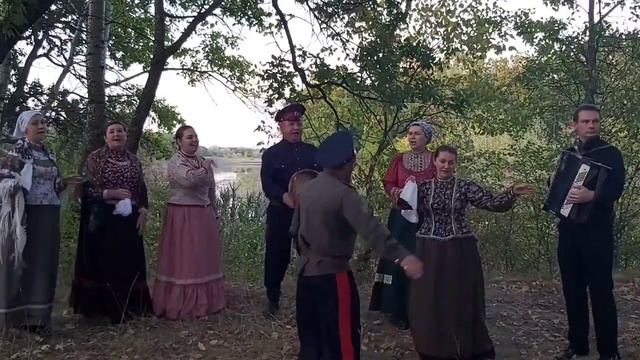 Народный самодеятельный фольклорный ансамбль "Компанья" - "Гуляй, Настя в саду" смотреть онлайн