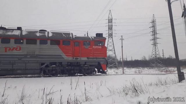 Тепловоз 2ТЭ116-1507 с ПОМ. Снегом сдуло тетку смотреть онлайн