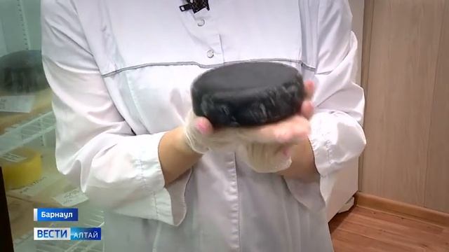В Барнауле для представителей СМИ устроили мастер-класс по сыроварению