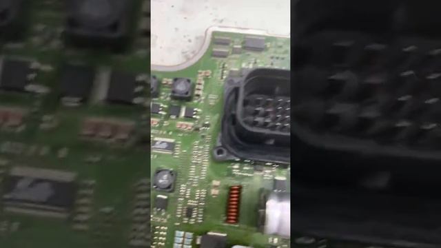 Ремонт контроллера двигателя d6cc от Hyundai Trago- сгорел процессор смотреть онлайн