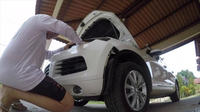 DIY Volkswagen Touareg 7P Headlamp Bulb Replacement (Step By Step)