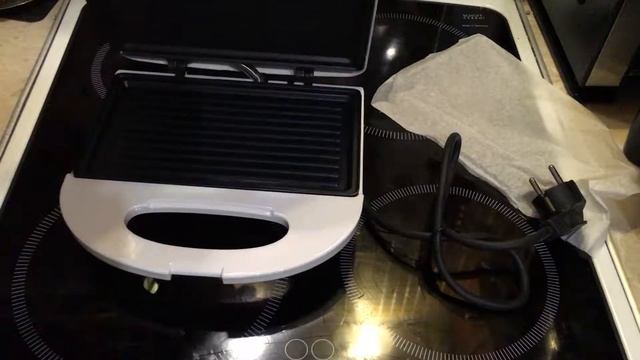 сэндвичница Starwind SSW2111 распаковка