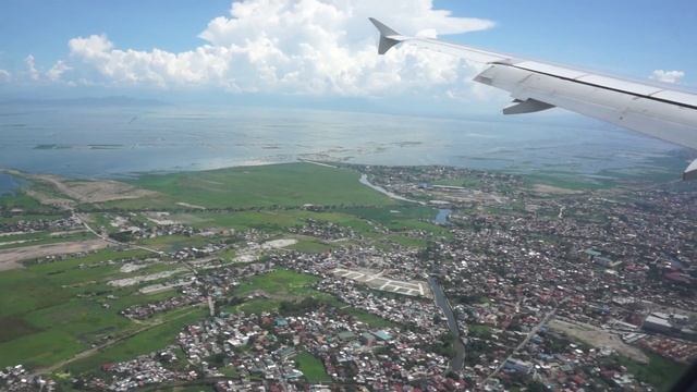 Manila International Airport, Landing at Manila' s very crowded airport, Philippines смотреть онлайн