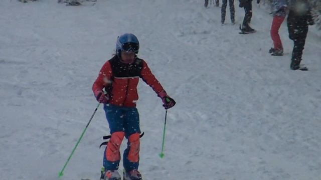 Горные лыжи. Поворот. Простейшие навыки. смотреть онлайн
