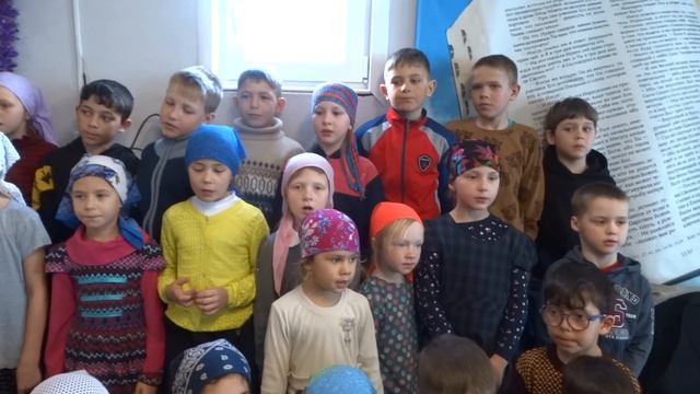 Молодой виноградник поёт для Господа смотреть онлайн