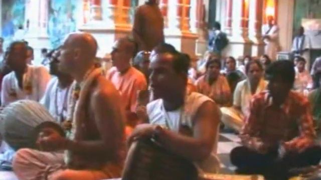 Aindra prabhu evening kirtan 14 05 2004 смотреть онлайн