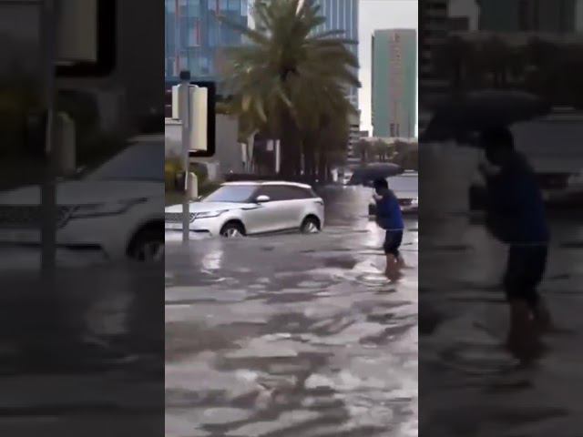 Наводнение из Орска добралось до Арабских Эмиратов смотреть онлайн