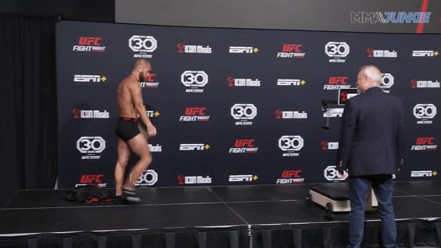 Rafael Fiziev, Mateusz Gamrot Make Weight For Lightweight Headliner | UFC Fight Night 228 смотреть онлайн