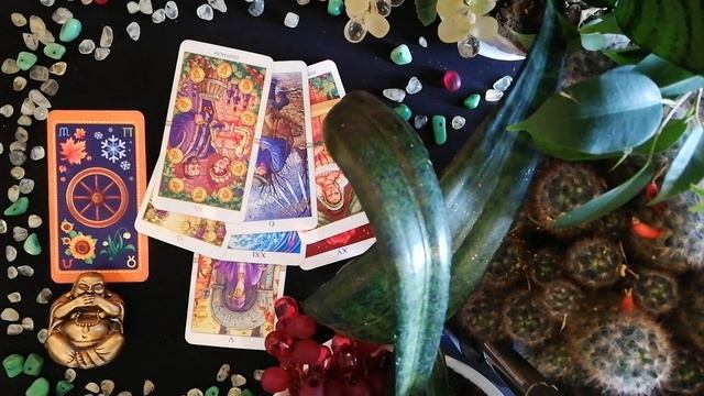 Таро онлайн Думает ли милый обо мне смотреть онлайн