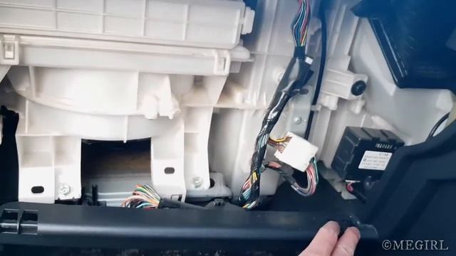 Toyota ist clean cabin filter смотреть онлайн