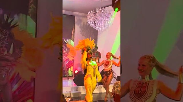 Кубинский карнавал шоу Мишеля Мартинса! смотреть онлайн