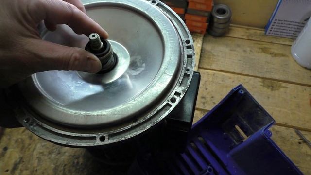 Ремонт водяного насоса своими руками.Замена сальника.Погружной насос.1часть.Насосная станция течет.