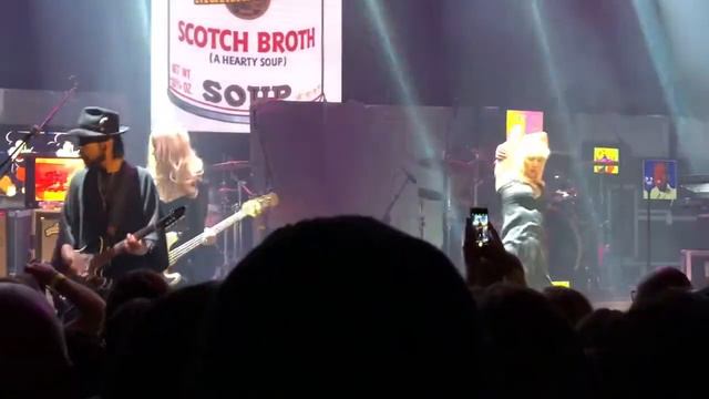 Courtney Love & Dave Navarro live at the Belasco Theatre 4/16/18 смотреть онлайн