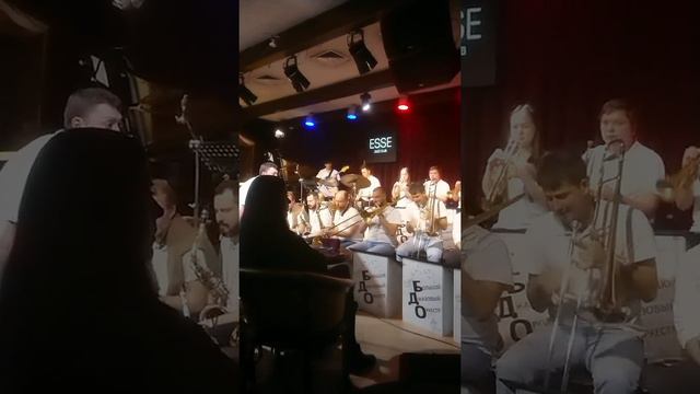 Клуб "Эссе". Концерт 10 лет "Большому джазовому оркестру" Петра Востокова. За органом В.Нестеренко смотреть онлайн